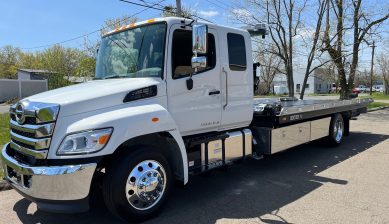 2023 Hino extended cab Cummins/auto RESERVE ASAP